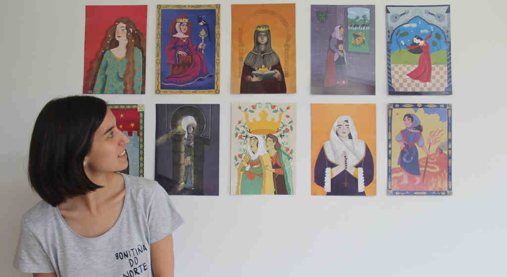 Zaira Caamaño mostra as láminas do cartafol de ilustracións (Foto: David Lourido).