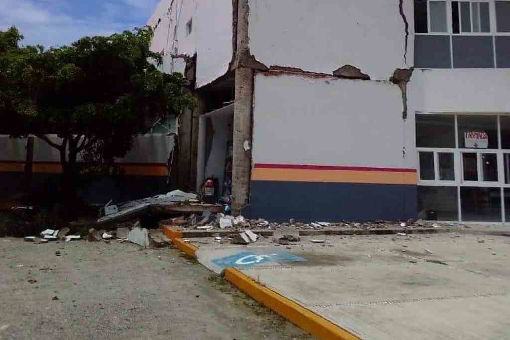 Un hospital afectado polo terremoto. (Foto: Twitter)