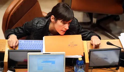 Ana Pont&oacute;n nun pleno do Parlamento