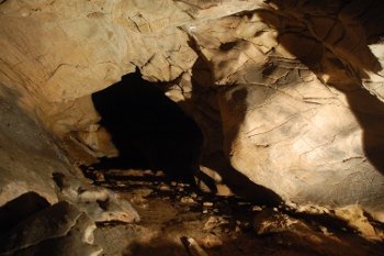 Arte rupestre na cova de Eirós (Triacastela)