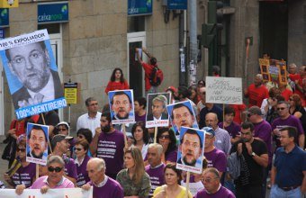 Manifestándose polas preferentes en Compostela