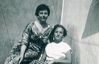 Teresa Alvajar coa súa irmá Ana María