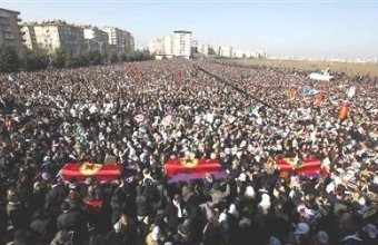 Enterro activistas curdas en París