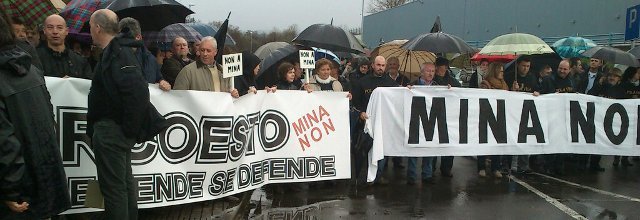Manifestación contra a mina de Corcoesto
