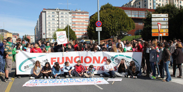 Sentada do estudantado do IES As Mercedes en Lugo contra a desintegración do centro