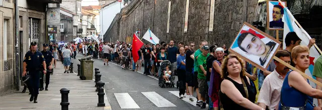 Cadea humana polos presos independentistas