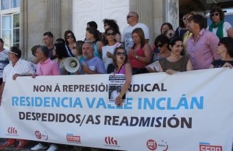 Protesta do persoal do Valle Inclán na Deputación de Pontevedra