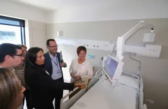 [Imaxe: Xunta de Galiza]. Visita de cargos institucionais do PP ao novo hospital de Vigo
