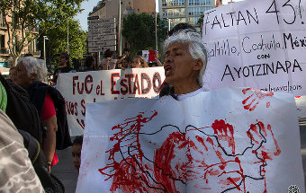 [Imaxe: Fotomovimiento] Protesta pola desaparición dos estudantes de Ayotzinapa