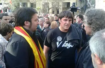 [Imaxe: @Eva_Gene]Hodei Otegi, fillo de Otegi, conversa con Joan Tarda
