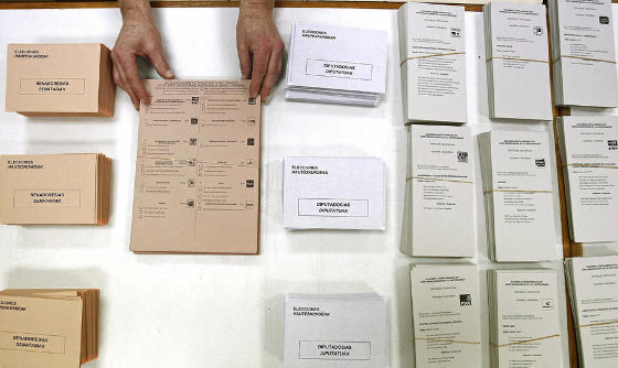Eleccións papaletas urnas votacións RTVE 1