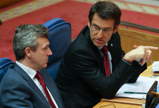 Alberto Núñez Feijóo e Alfonso Rueda no Parlamento de Galiza.