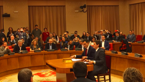 [Imaxe: @ciudadanos] Sánchez e Rivera, na sinatura do acordo