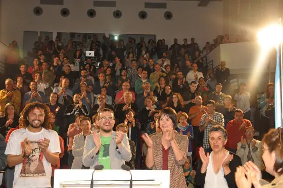 ANA PONTON E CARLOS CALLON MITIN SANTIAGO2