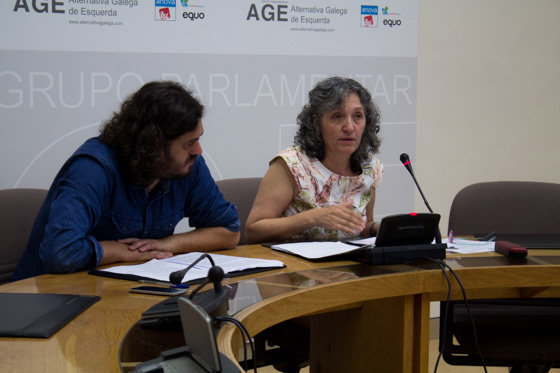 Lidia Senra e Antón Sánchez expuxeron a problemática do CETA. Foto: Irene Pin
