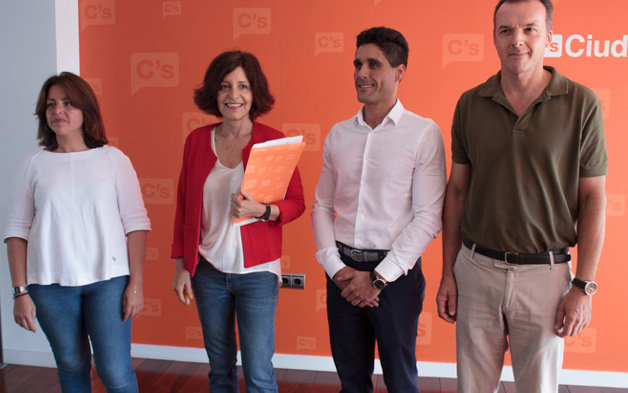 Cristina Losada e candidatos de Cs. 26-8-2016
