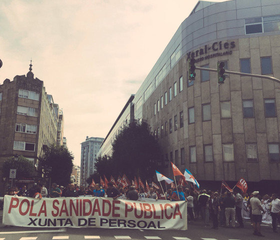 [Imaxe: GalizaContrainfo] Manifestación en defensa da sanidade pública en Vigo