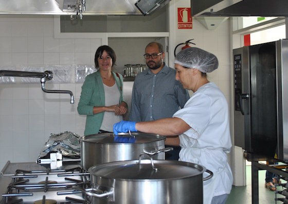 Ana Pontón visita cociña da escola infantil de Ames
