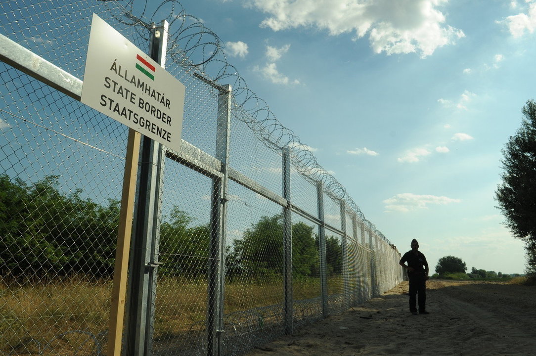 Muro entre Hungría e Serbia construído en 2015