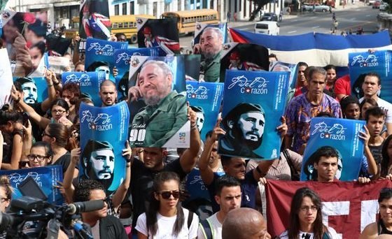 [Imaxe: Cubate] Estudantes homenaxearon Fidel