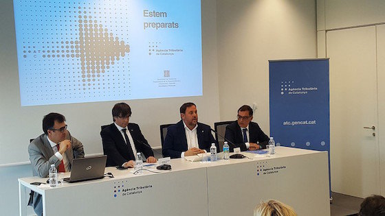 Carles Puigdemont e Oriol Junqueras apresentan a Agència Tributària de Catalunya