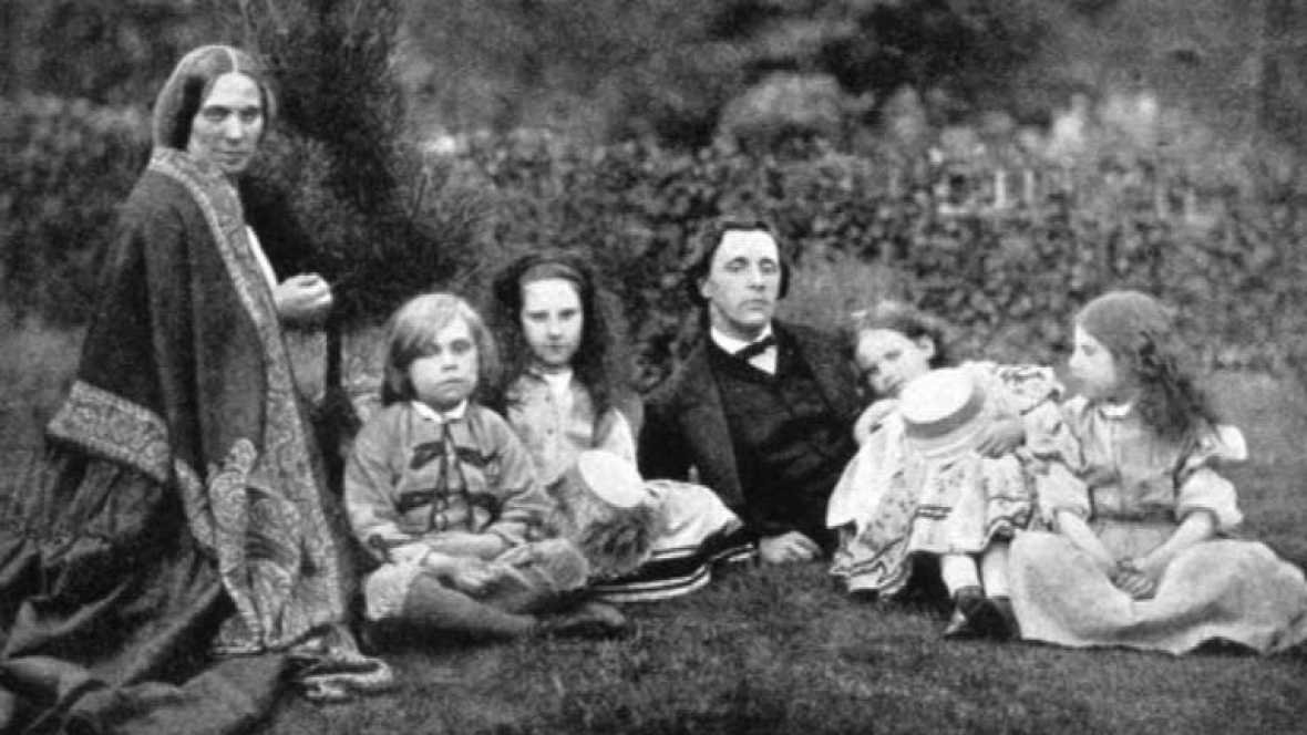 Lewis Carroll e nenas