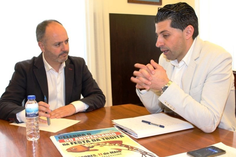 [Imaxe: Depo] David Regades, á esquerda, co alcalde de Ponte Caldelas, Andrés Díaz