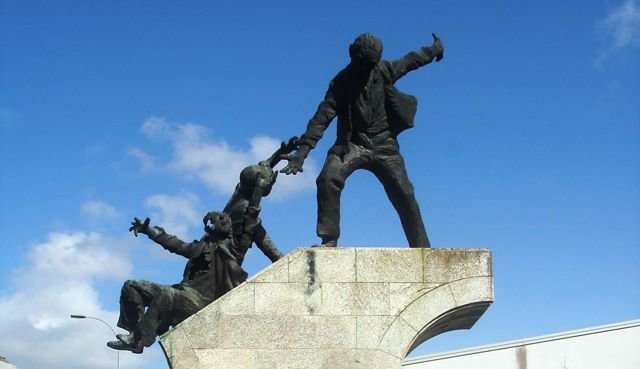 [Imaxe: Wikipedia] Monumento ao 10 de Marzo