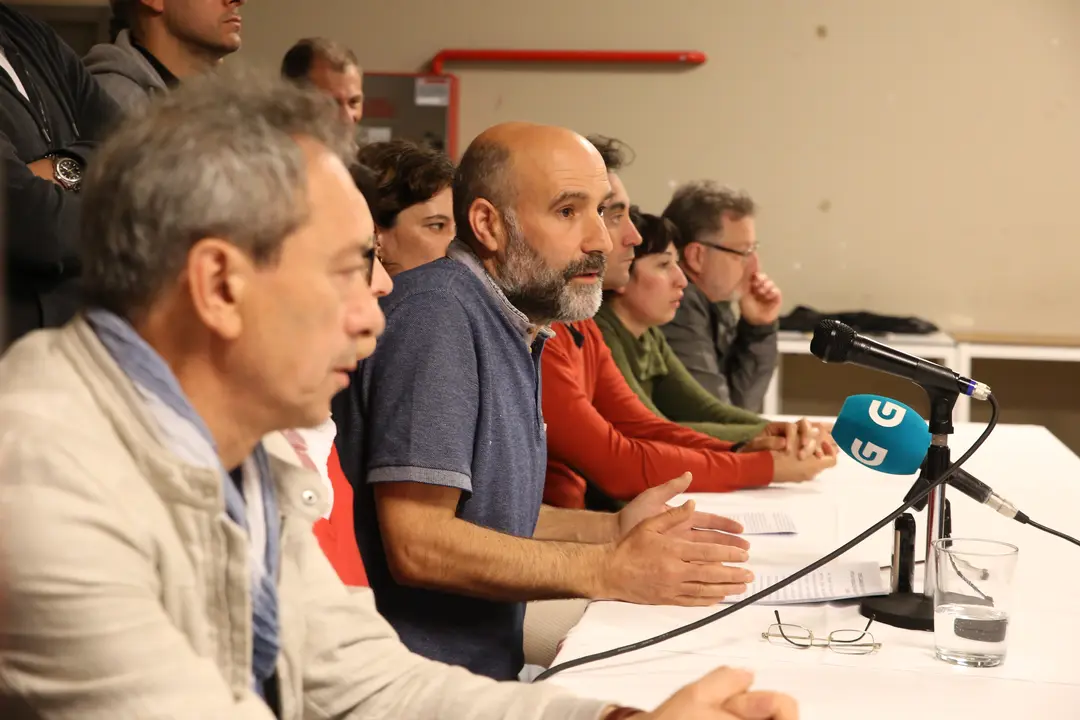 Comparecencia ante a prensa dos militantes do BNG acusados pola familia Franco. Denuncia Pazo de Meir&aacute;s.