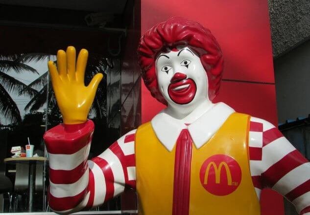 Ronald McDonald, emblema da cadea de comida rápida