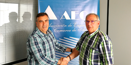 Un representante de Cobre S. Rafael co xa ex presidente de AECA. Imaxe de Cobre S. Rafael