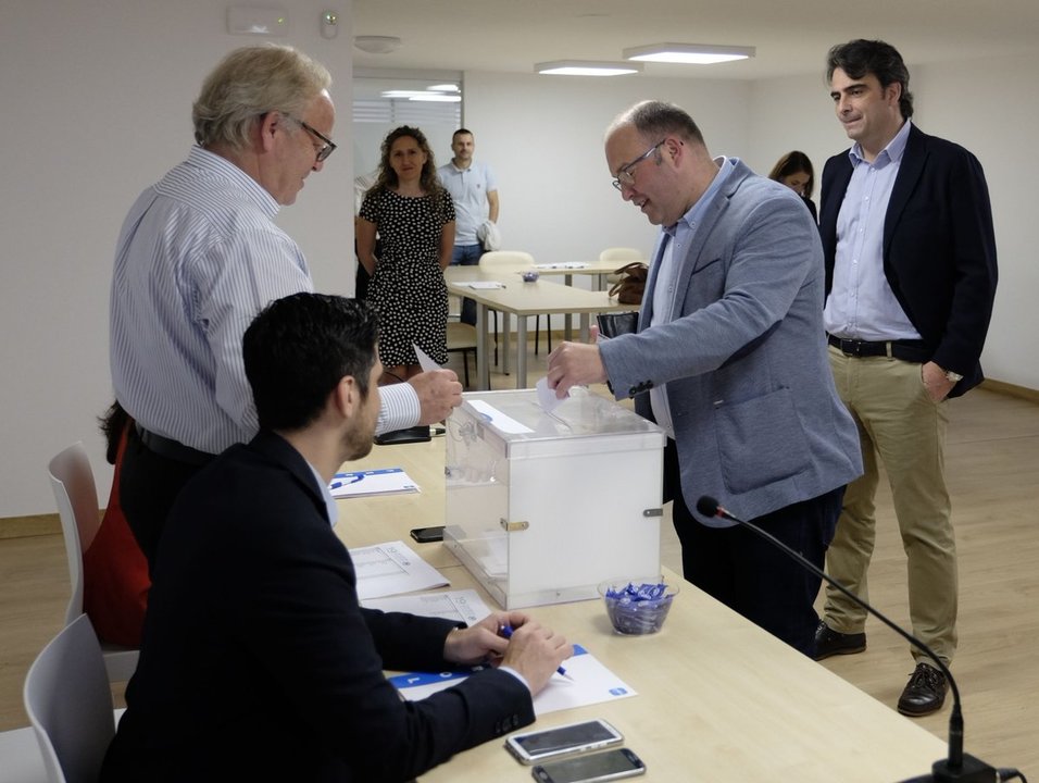 Miguel Tellado vota nas primarias do PPdeG 5 de xullo de 2018