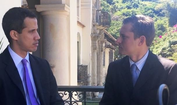 Guaidó_entrevistado_por_VOA