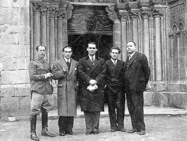 García_Lorca_en_Betanzos_con_R._Fernández_Cid,_J._Álvarez_Sánchez-Heredero,_F._Esteve_Barbá_e_J._Barbeito._Maio_1932