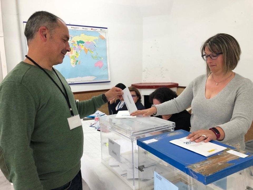 [Imaxe: Distrito Xermar] Colexio electoral en Cerceda