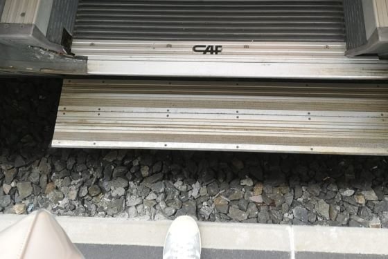 Separación entre plataforma e tren [Imaxe: SG]