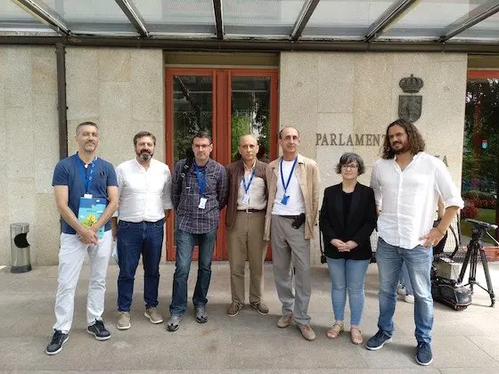 Reunión dos grupos ambientalistas cos grupos políticos