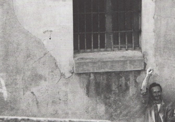[Imaxe: Xurxo Lobato] Saúdo de Rodríguez desde o cárcere da Coruña