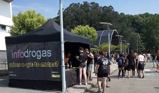 Posto da asociación ASFEDOR no Resurrection Fest