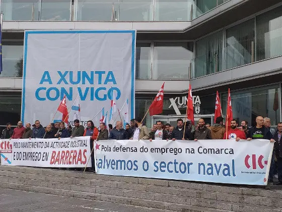 Concentraci&oacute;n diante da delegacion da Xunta en Vigo [Imaxe: Paula Justo/ Europa Press]