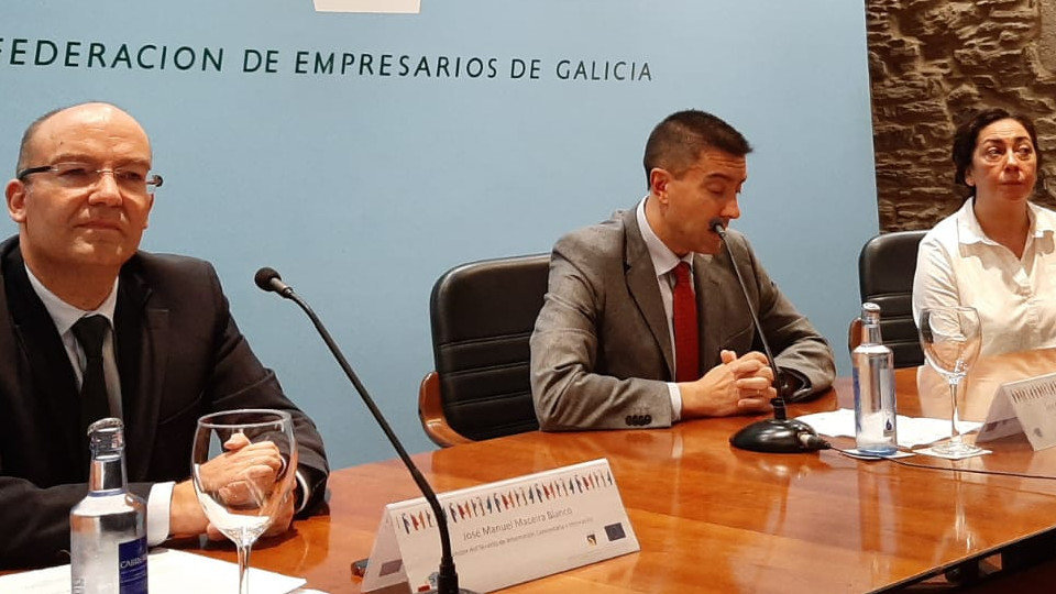 Xornadas no CEG sobre mobilidade laboral con Portugal. De esquerda a dereita, José Manuel Maceira, José Antonio Neira e Laura Otero  [Imaxe: CEG]