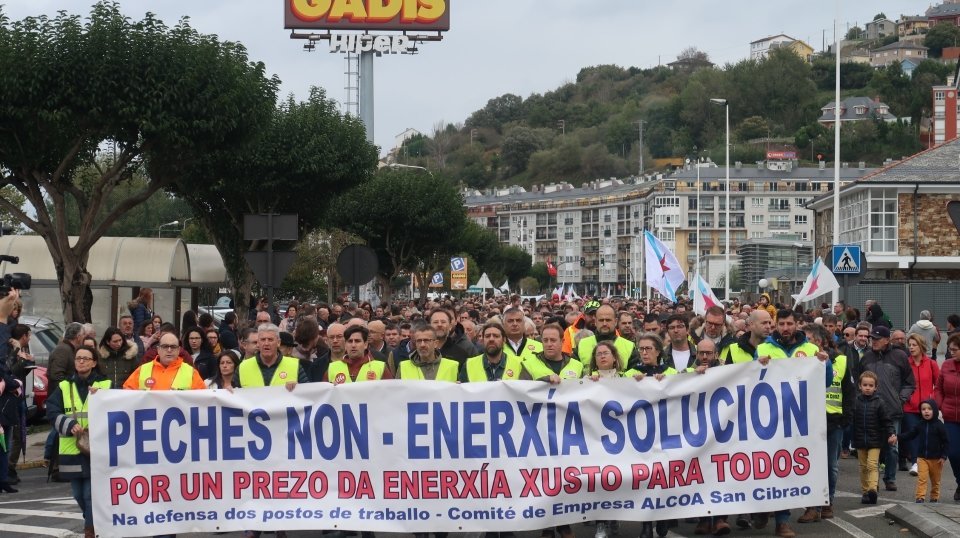 10.000 persoas marchan en Viveiro pola defensa de Alcoa na Mariña [Imaxe: Europa Press]