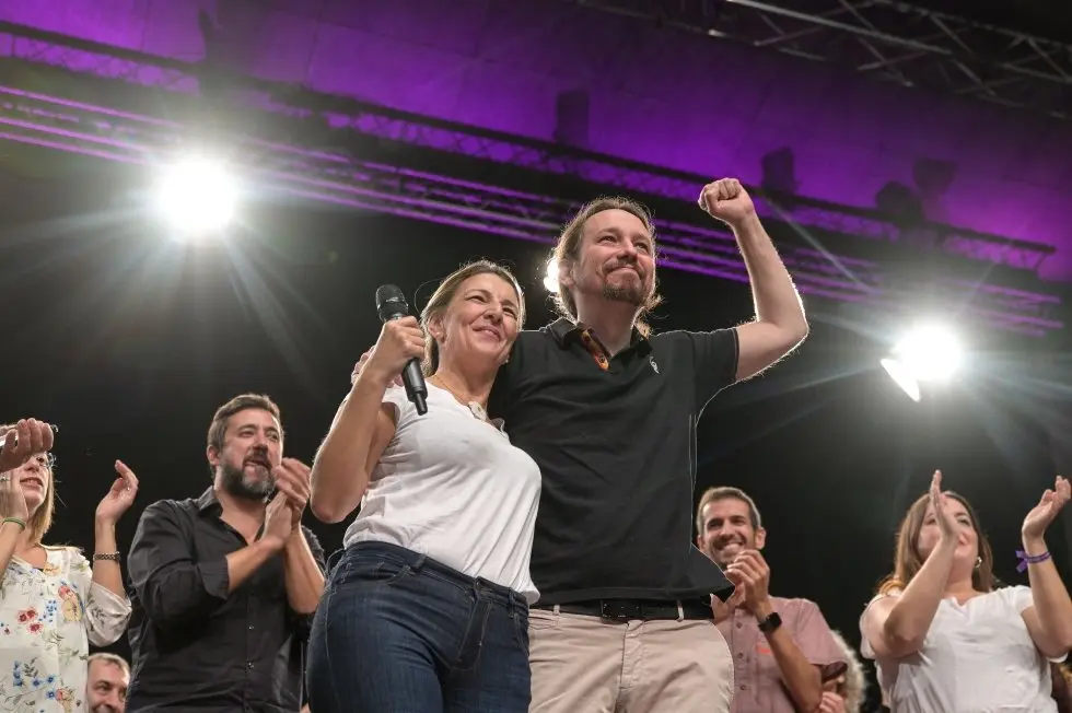 O secretario xeral de Unidas Podemos, Pablo Iglesias, xunto &aacute;s candidatas ao Congreso de Galicia en Com&uacute;n nun acto na Coru&ntilde;a [Imaxe: Europa Press]