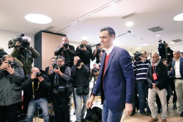 Lideres socialistas votando. TW PSOE. Pedro S&aacute;nchez (3)