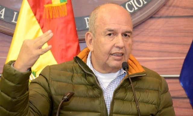 O novo goberno boliviano anuncia unha “cazaría”