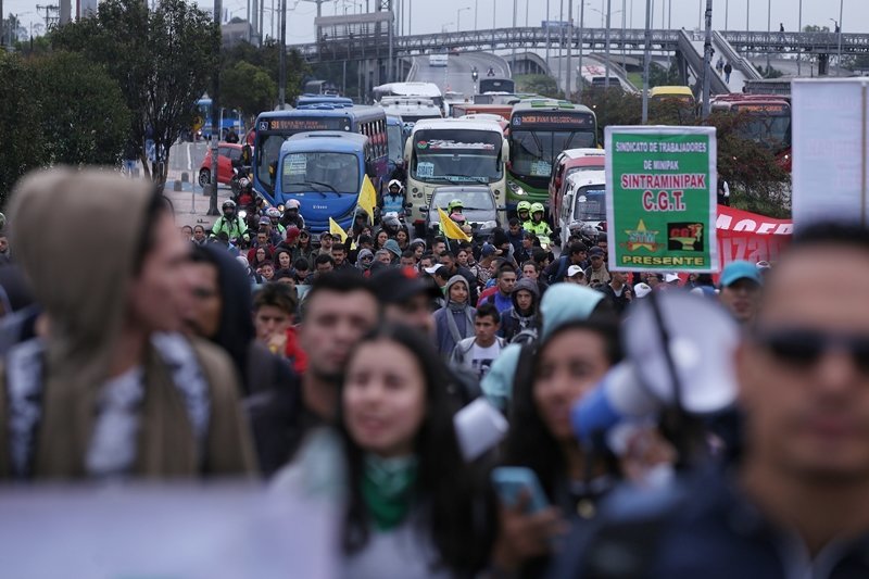 EuropaPress_2503968_21_November_2019_Colombia_Bogota_People_march_during_a_demonstration_against_the_government_of_Colombian_President_Ivan_Duque_Marquez_Photo_Camila_Díaz_colprensa_dpa%0dONLY_FOR_USE_IN_SPAIN