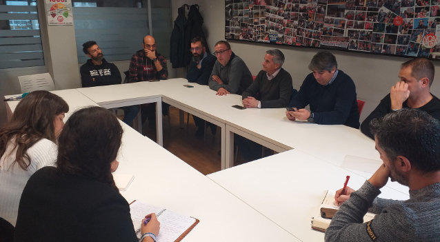 Reunión do comité Barreras con deputadas do Grupo Común Esquerda. (Paula Justo/Europa Press)