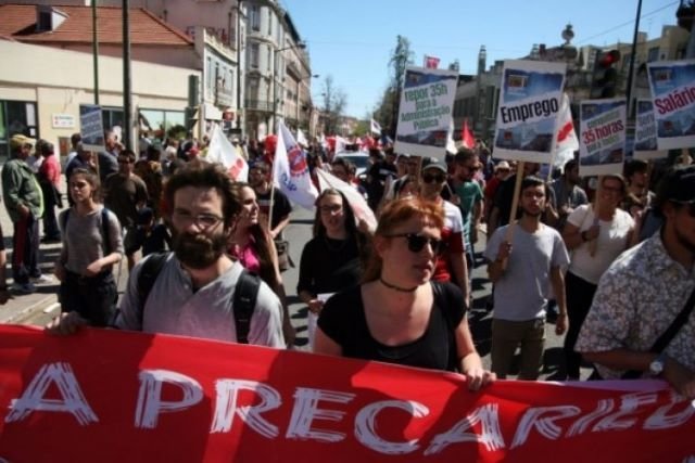 Portugal érguese contra a precariedade