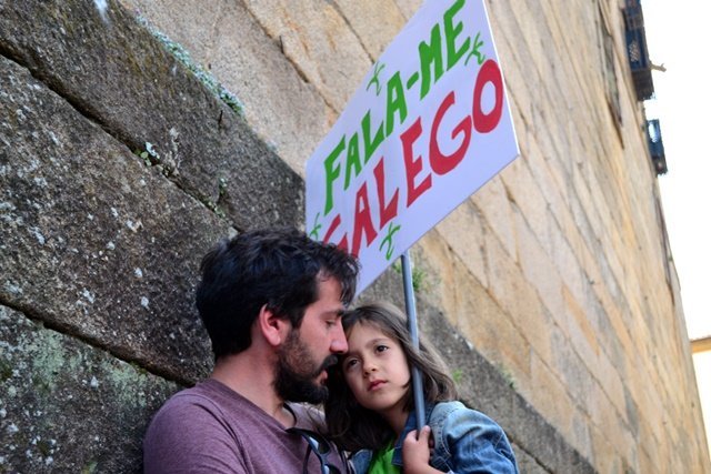 "Falame en galego", concentración de Queremos galego polo Día das Letras 2018. (Foto: Nós Diario).