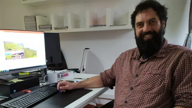 Carlos L&oacute;pez L&oacute;pez na s&uacute;a oficina (Carlos L&oacute;pez)